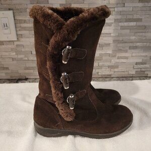 White Mountain brand women's size 6 1/2 slip on super warm brown boots.